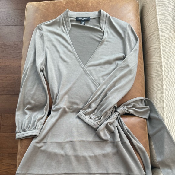 Banana Republic gray silk wrap dress. Worn twice, like new. Size 0/XS - Picture 1 of 9